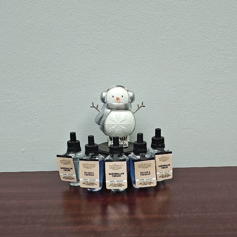 Bath & Body Works White Barn SNOWMAN Night Light Plug + WARM & WOODSY Wallflower